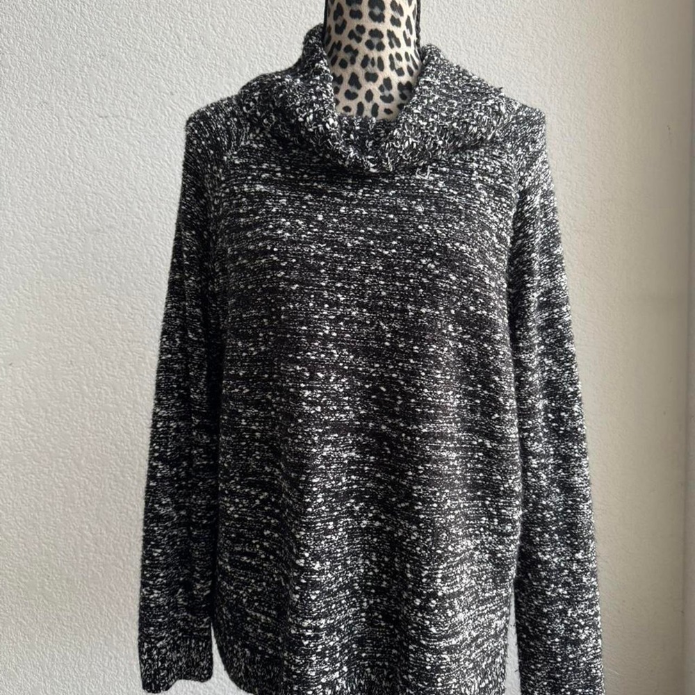Hampshire white and black turtleneck sweater